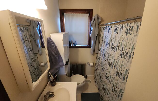 2 beds, 1 bath, $2,195