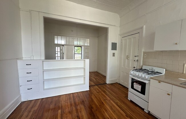 33 WOODHULL ST