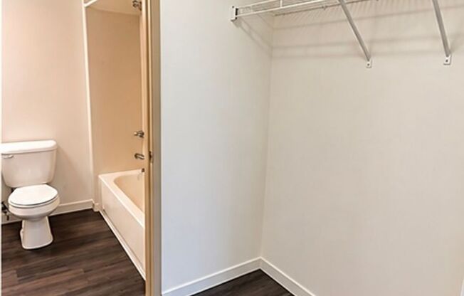 1 bed, 1 bath, 700 sqft, $1,915, Unit 304