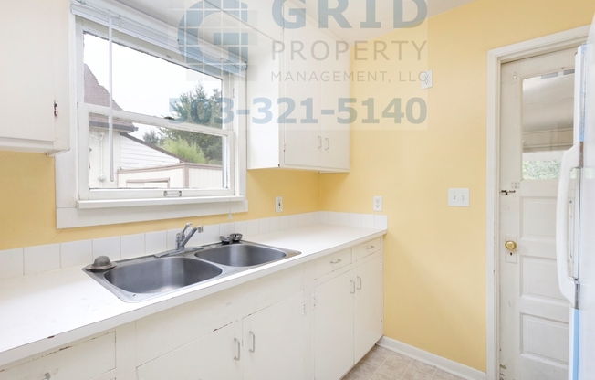 Charming 2 Bedroom Bungalow Available in Northeast Portland!