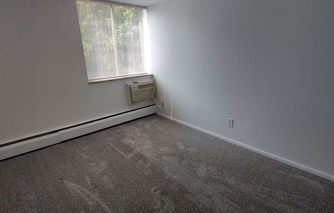 2 beds, 1 bath, 830 sqft, $825, Unit MA W310