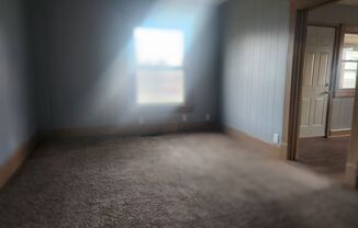 2 beds, 1 bath, $1,300