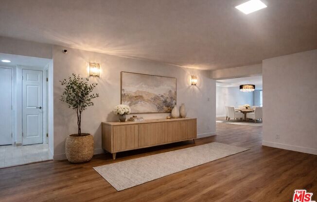 1 bed, 1.5 baths, 1,943 sqft, $5,200, Unit 402