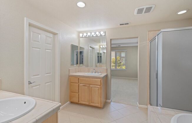 STYLISH, EXCELLENTLY LOCATED HOME CORNER UNIT | EASY ACCESS