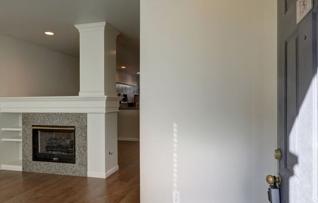 Luxury 2BR 2.5BA Townhouse Style Condo @ Lochshire on Forbes Creek
