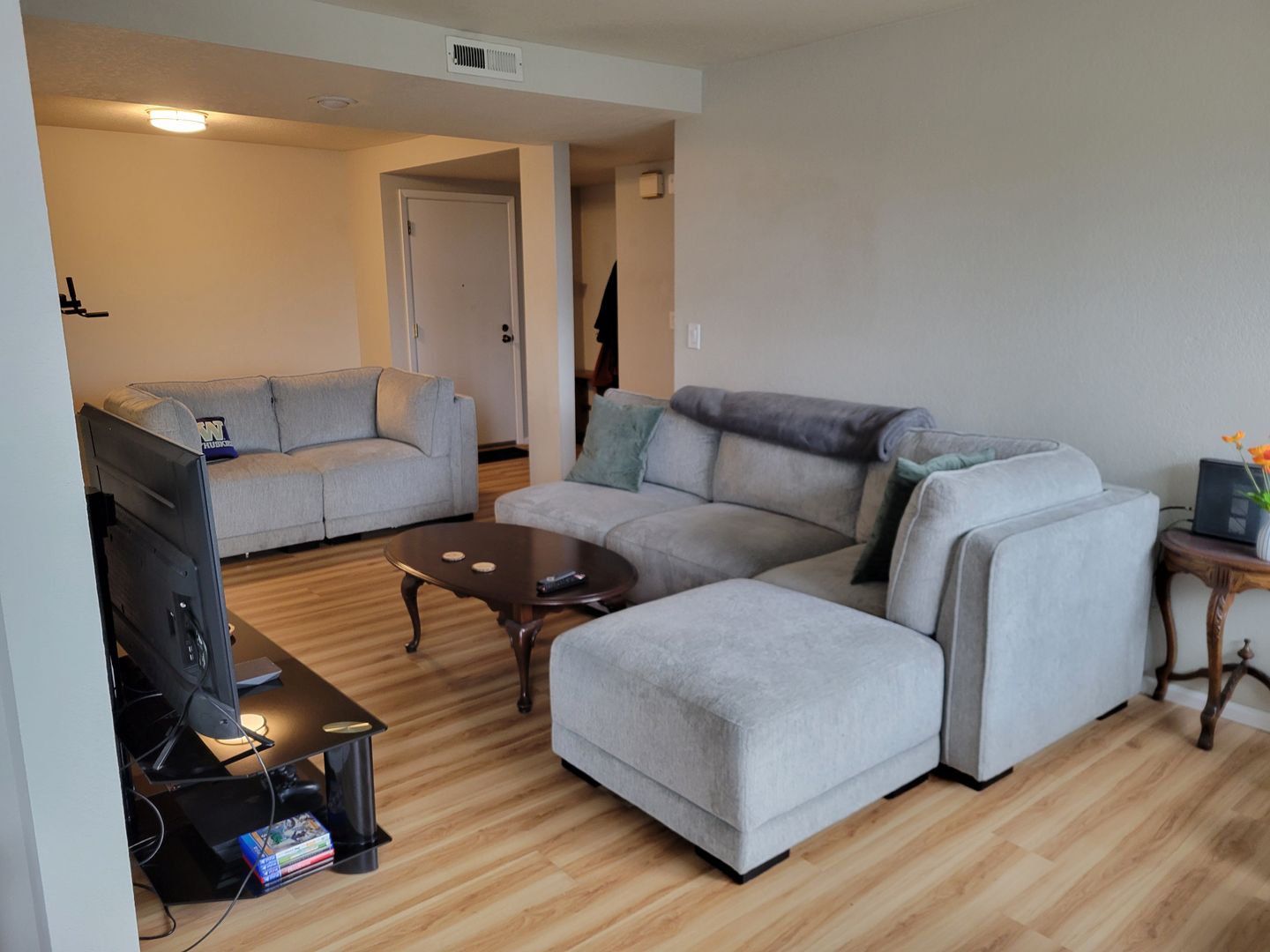 AIR-CONDITIONED Spacious Condo in Northgate