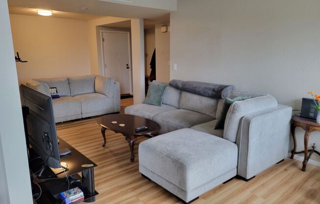 AIR-CONDITIONED 2 Bedroom Condo in Northgate