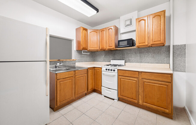 305 E 105 ST