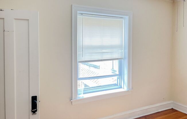 2 beds, 1 bath, 850 sqft, $2,100, Unit 5208L-2