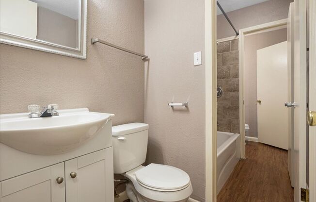 2 beds, 1.5 baths, 825 sqft, $960, Unit 310