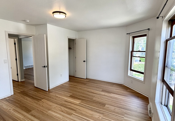 2343 N Oakland Ave