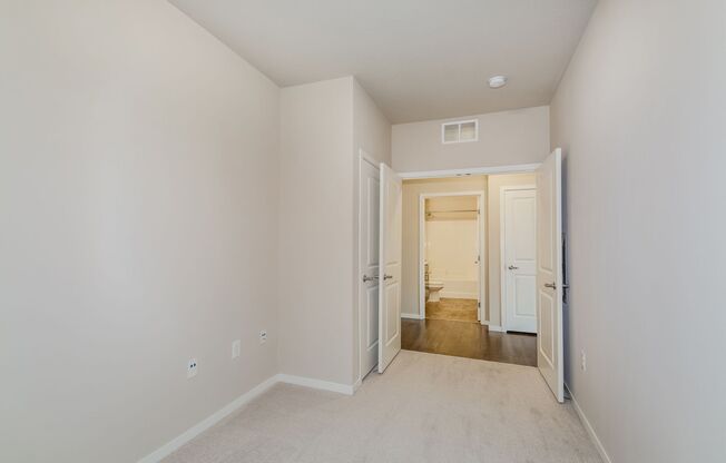 1 bed, 1 bath, 877 sqft, $1,940, Unit 114