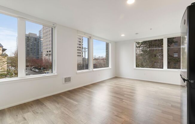 Studio, 1 bath, 341 sqft, $1,450, Unit 414
