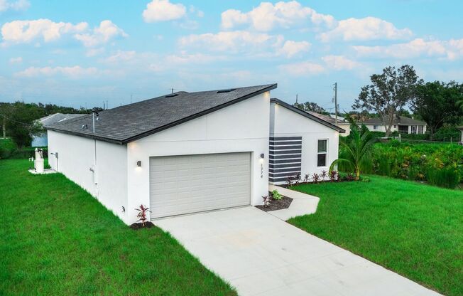 Deposit-Free! Modern, energy efficient home with ALL of the upgrades! North Port, FL