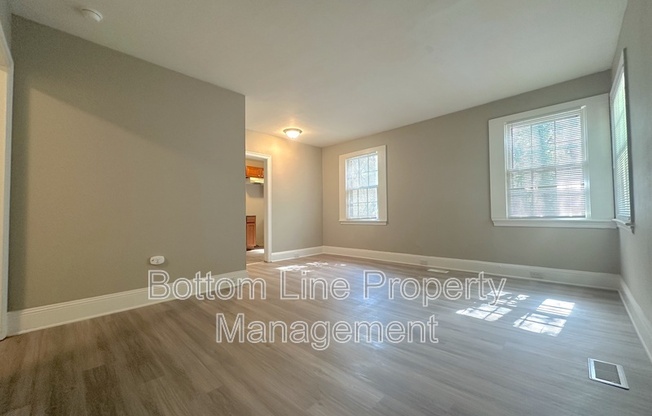 2438 COLUMBUS CIR