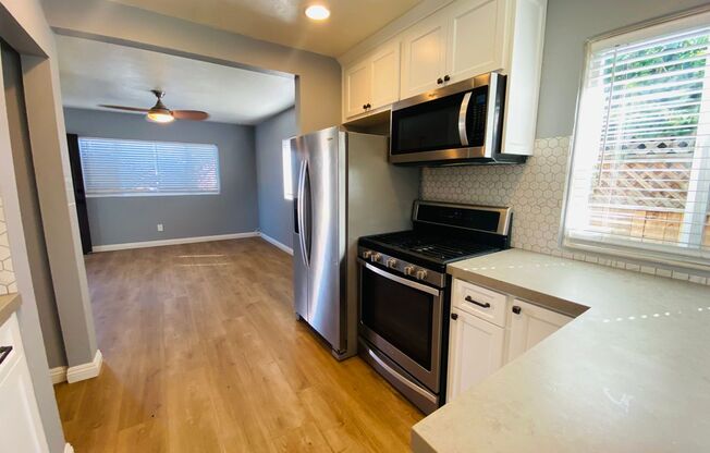 Lovely remodeled 3 bed 1 bath in Pacific Beach !  Minutes from Mission Bay and the beach!