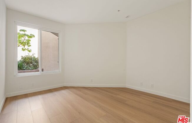 2 beds, 1 bath, 979 sqft, $2,850, Unit 122
