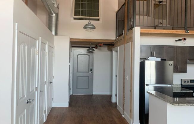 Studio, 1 bath, 1,042 sqft, $1,940, Unit 522