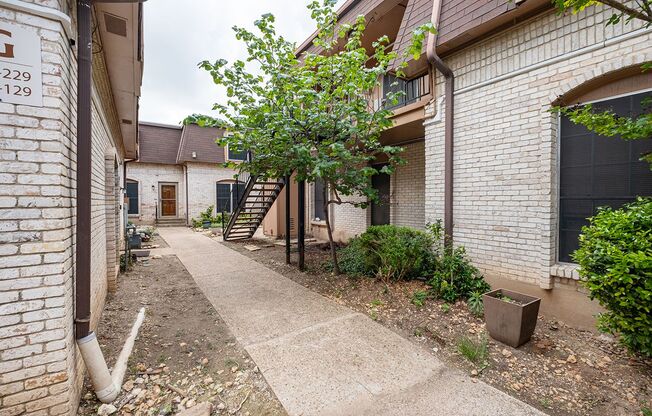 Classic 2 Bedroom, 1 Bath Condo in w/ Swimming Pool in North Austin!