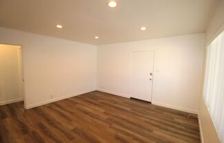 2 beds, 1 bath, $2,400, Unit 1 College Drive