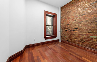 214 E 82 ST