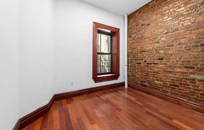 2 beds, 1 bath, $4,300, Unit 20