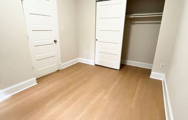 2 beds, 1 bath, $3,000, Unit 105