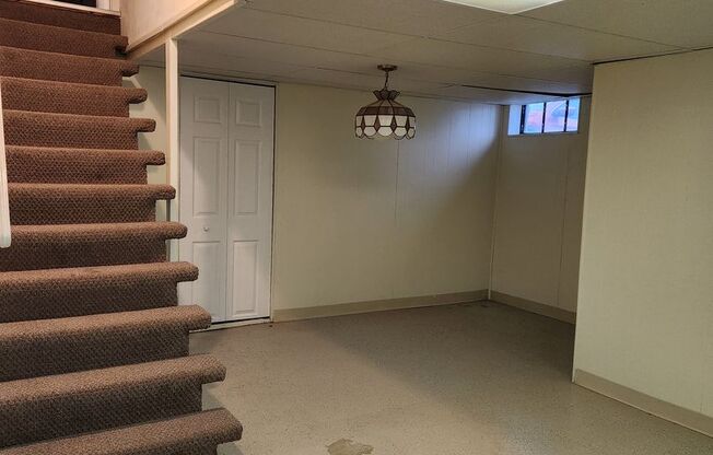 2 beds, 1 bath, $1,595