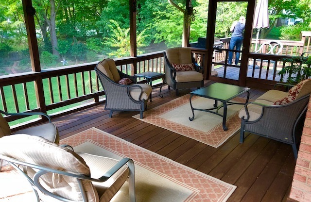 Updated and immaculate 4 bed/3.5 bath colonial on prime lot – walk to Robinson SS and GMU