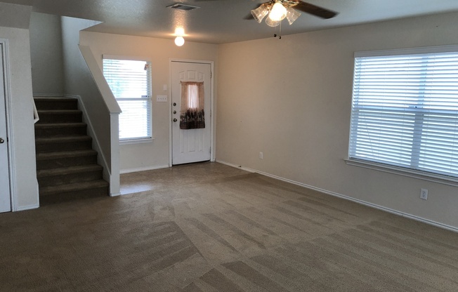 SPACIOUS 3 BEDROOM FEATURING 2 LIVING AREAS*EASY ACCESS TO RANDOLPH AFB, FT. SAM & SHOPPING*CENTRAL HVAC*CEILING FANS*STOVE/RANGE*DISHWASHER*