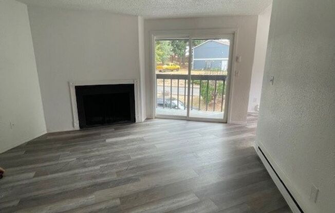 2 beds, 1 bath, 683 sqft, $1,450, Unit Unit 3