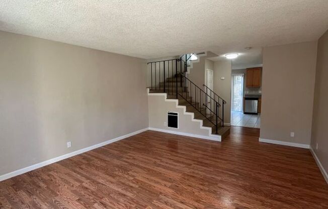2-Thornton Ave 4560