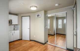 Studio, 1 bath, 180 sqft, $1,199, Unit Unit 501