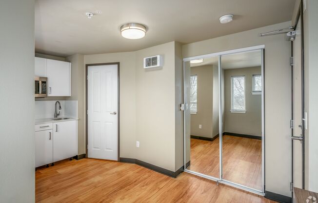 Studio, 1 bath, 180 sqft, $1,199, Unit Unit 406