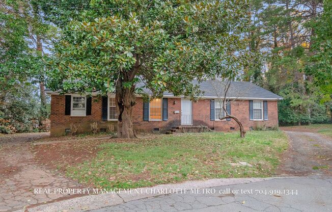 Charming 2 Bedroom Home in Charlotte!