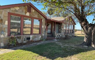 4645 Woodard Avenue, Cleburne, TX 76033