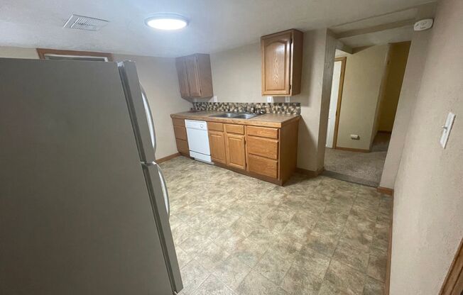 2 beds, 1 bath, 1,470 sqft, $1,330, Unit 2