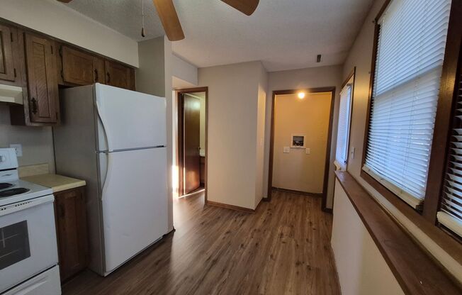 1761-1763 E Lacona Avenue