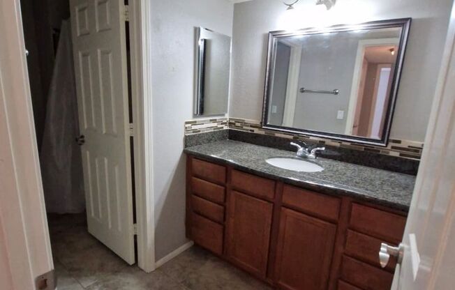 1 bed, 1 bath, $1,075, Unit # #C 28