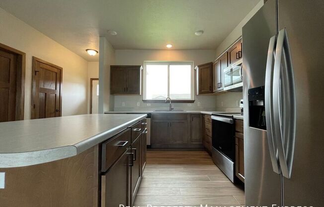 7307 E 45 ST