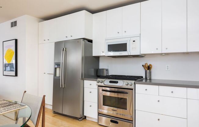 Silver Lake Mid-Century Style Home - 2b1b - Private Yard - Garage