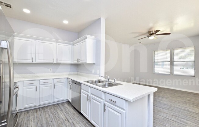 1543 S LONGSPUR LN