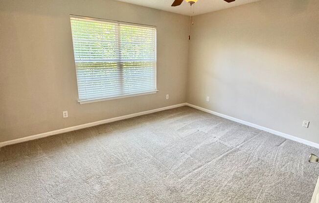 1 bed, 1 bath, 839 sqft, $1,275, Unit 333-304