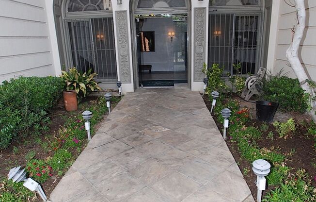 Arwyn Manor Apartments...New York Style..Newly Remodeled Apartments...Hardwood Floors! CALL NOW!