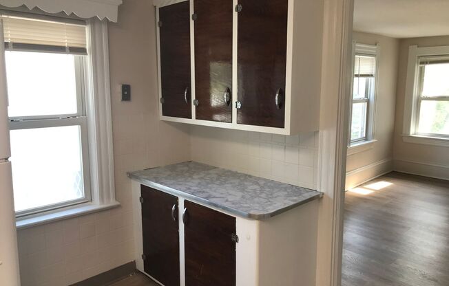 2 beds, 1 bath, 900 sqft, $750, Unit Up