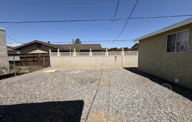 1386 LAKESIDE DR