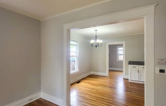 RENT SPECIAL: ½ Off First Full Month's Rent With One Year Lease!~ 944 Cottage