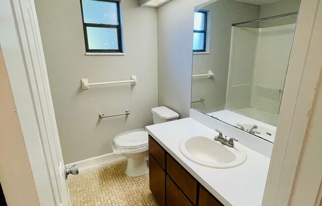 Cozy 2/1 Townhome in Orange Park!