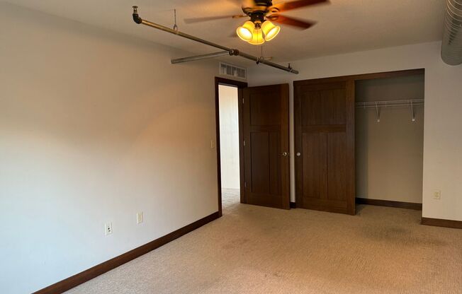 3 beds, 2 baths, $3,099, Unit #707