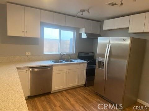 2 beds, 1 bath, 930 sqft, $2,800